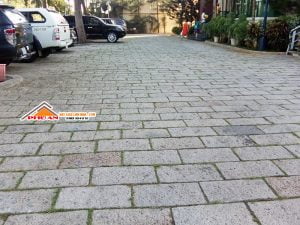 đá lát sân 30x60 chịu lực chống trơn trượt