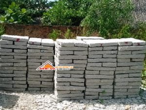 đá chẻ thô đục gia công bằng tay lát sân 30x60